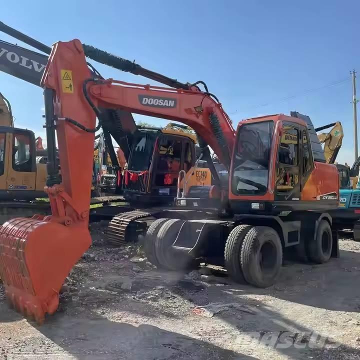 Doosan DX150W Pelle sur pneus