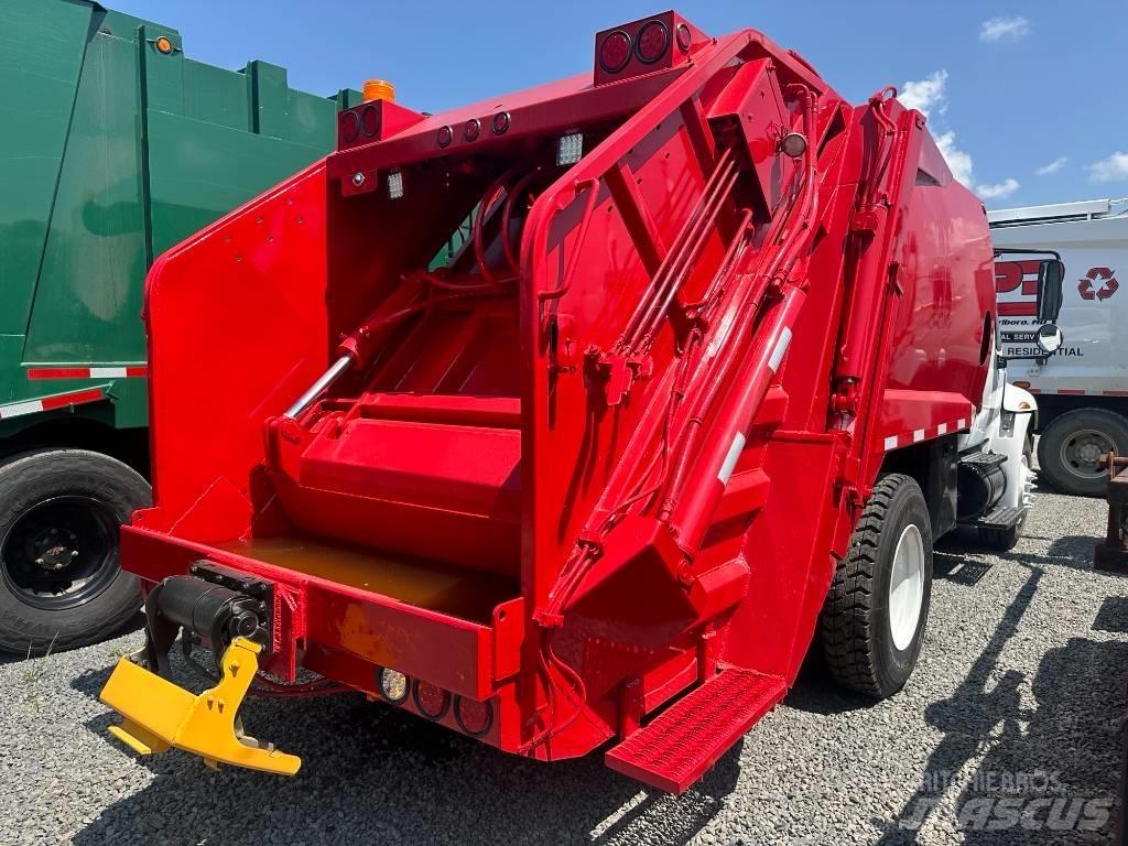 International 4300 Camion poubelle