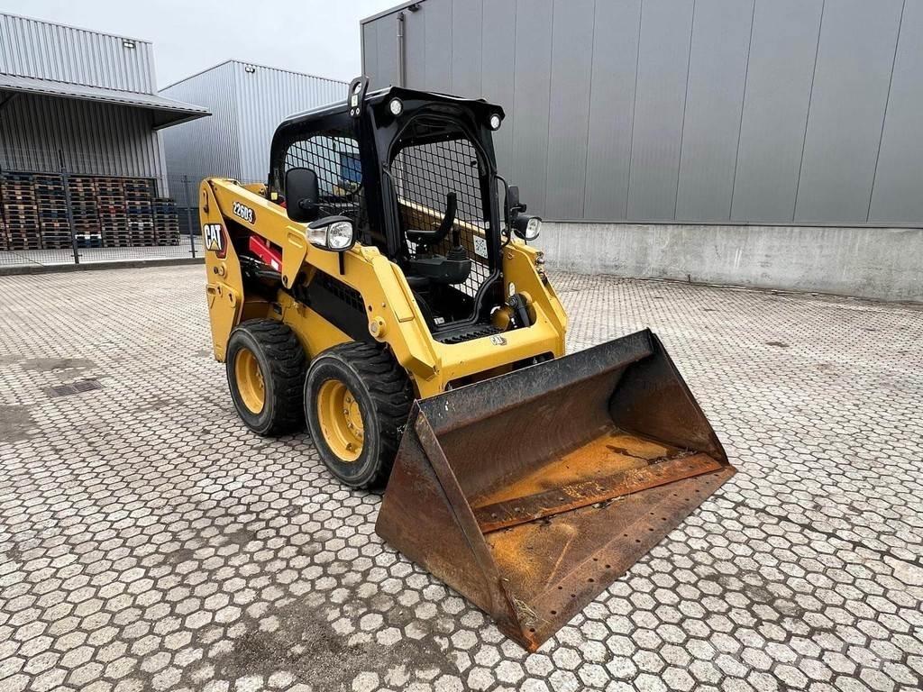 CAT 226D Chargeuse compacte