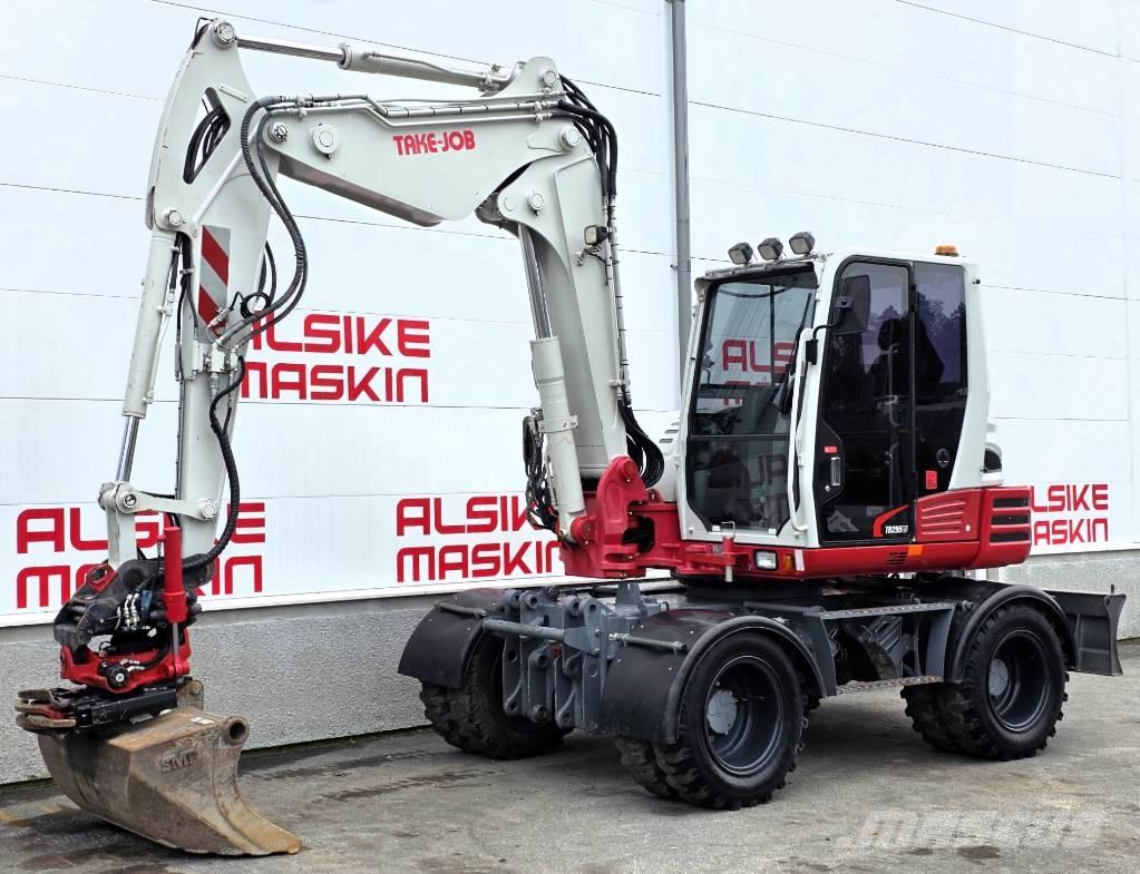 Takeuchi TB 295 W Pelle sur pneus