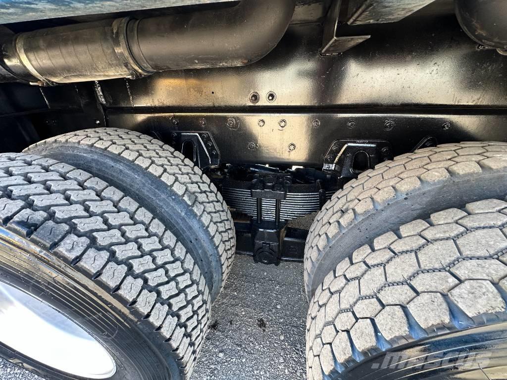 Freightliner 114 SD Camion aspirateur, Hydrocureur