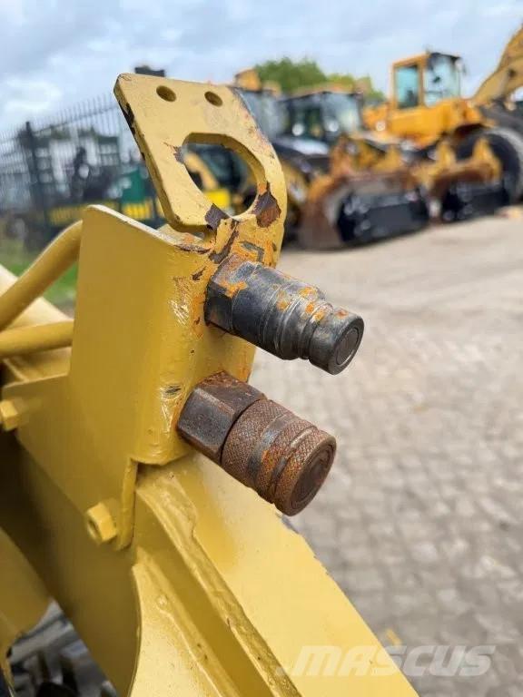 CAT 216B Turbo Chargeuse compacte