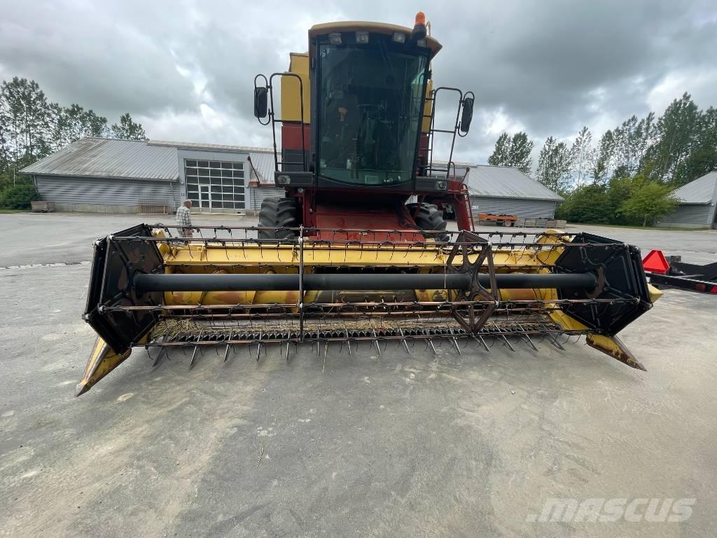 New Holland L520 Moissonneuse batteuse