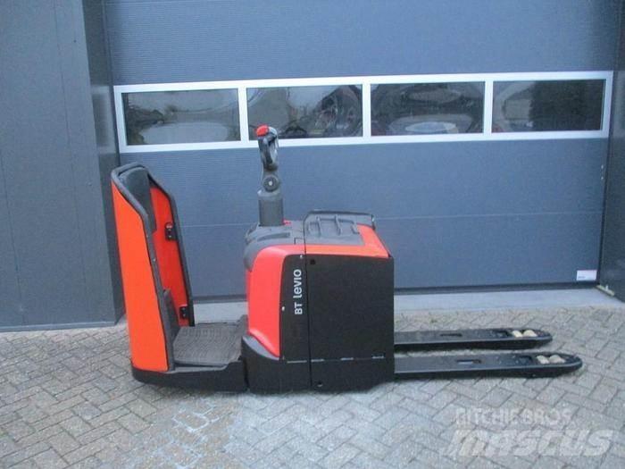 Toyota LPE 250 Transpalette accompagnant porté debout
