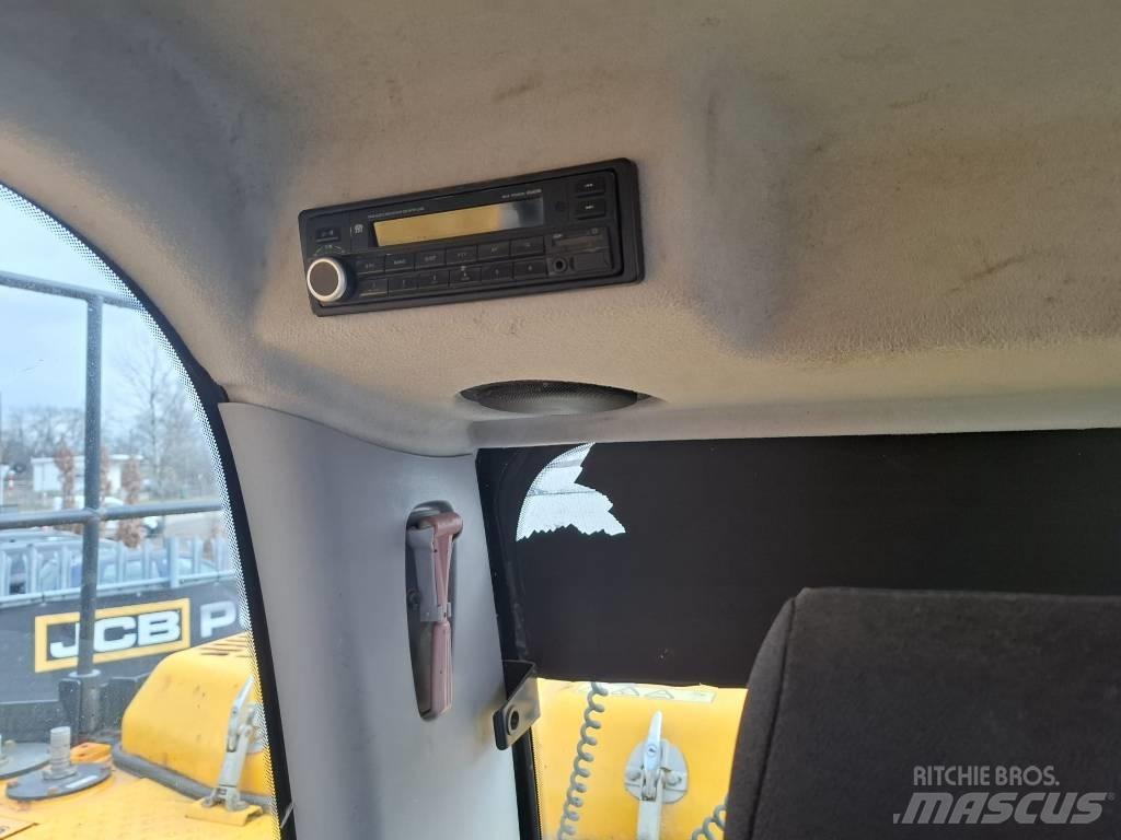 JCB JS 160 W Pelle sur pneus