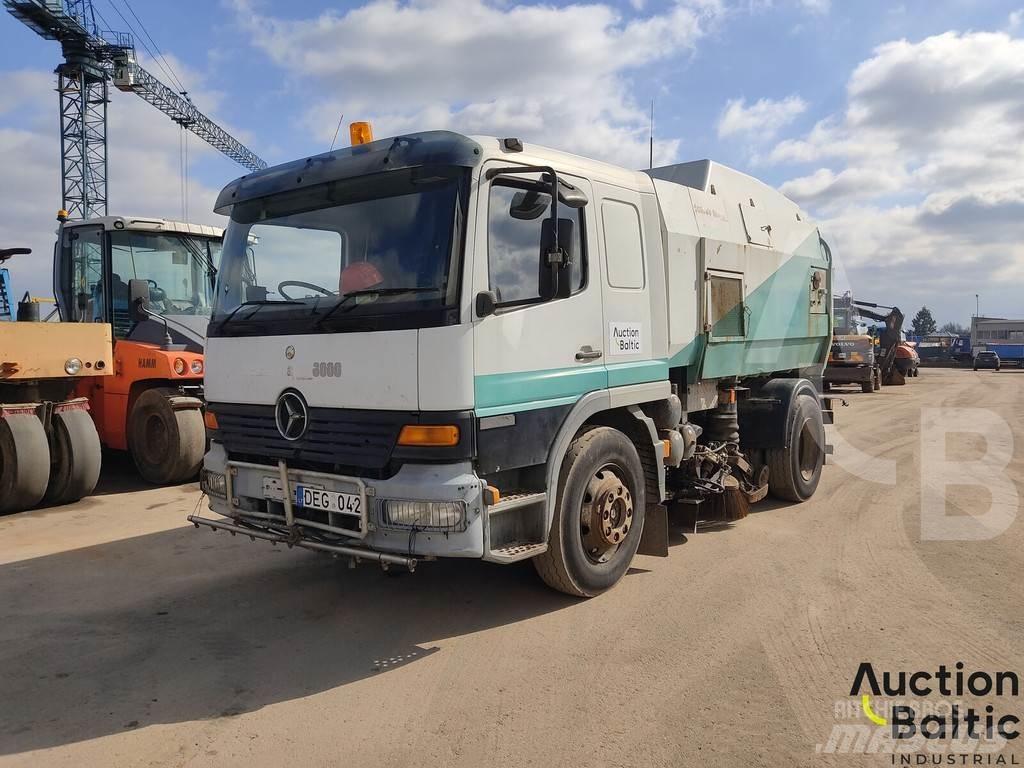 Mercedes-Benz 1517 Balayeuse / Autolaveuse