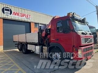 Volvo FM 340 Camion plateau ridelle avec grue