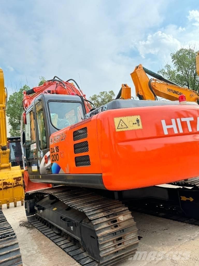 Hitachi ZX 200 Pelle sur chenilles