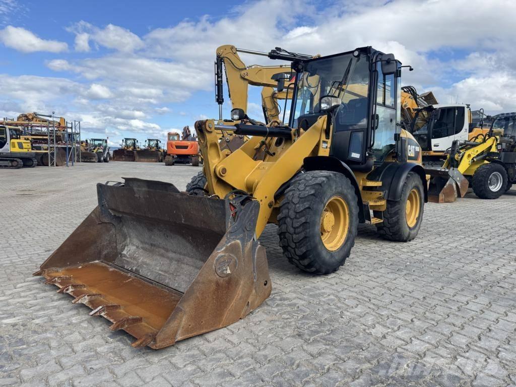 CAT 908M Chargeuse sur pneus