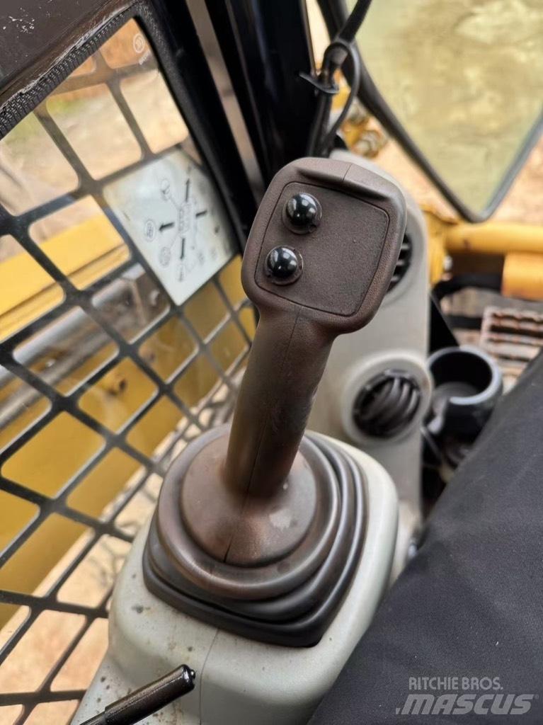 CAT 246 C Chargeuse compacte