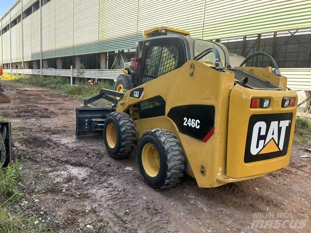 CAT 246 C Chargeuse compacte