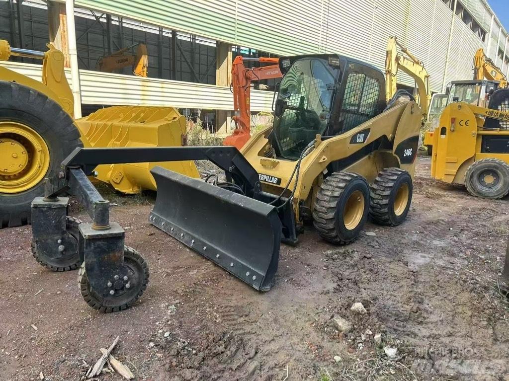 CAT 246 C Chargeuse compacte