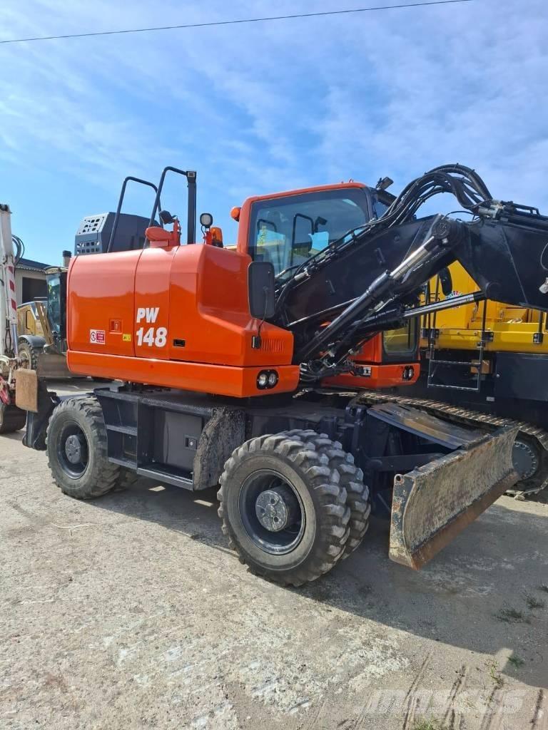Komatsu PW 148-11 Pelle sur pneus