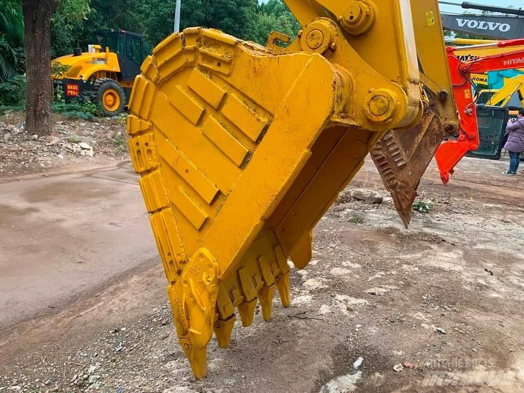 CAT 323 D L Pelle sur chenilles