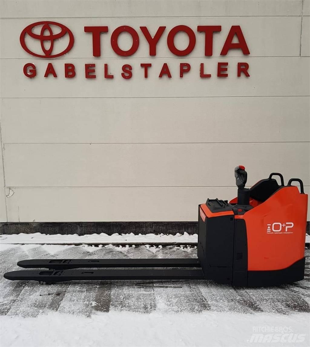 Toyota LPE 250 Transpalette accompagnant