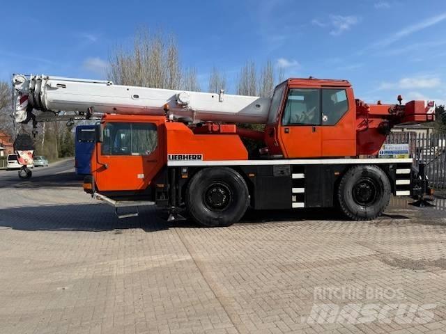 Liebherr LTM 1030-2 Grues tout terrain