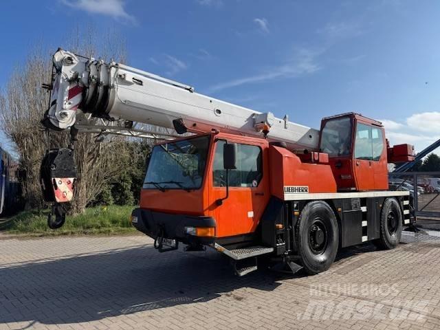 Liebherr LTM 1030-2 Grues tout terrain