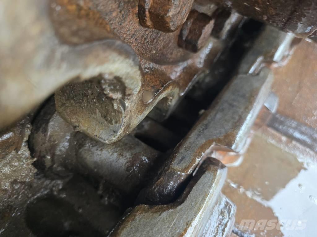 Hitachi ZX 210 Pelle sur chenilles