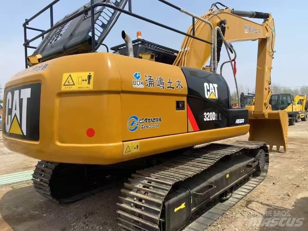 CAT 320D2L Pelle sur chenilles