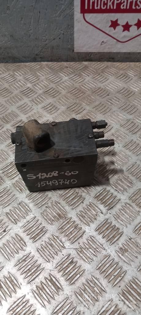Scania 94 D.    1549740 Hydraulique