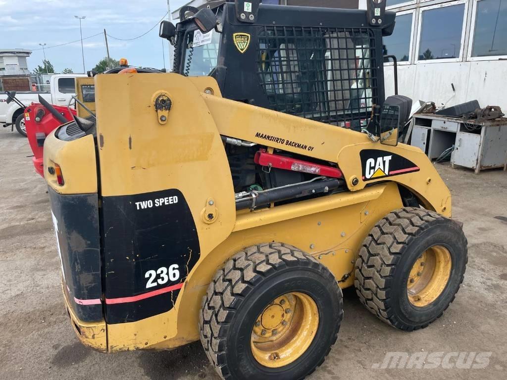 CAT 236 Chargeuse compacte