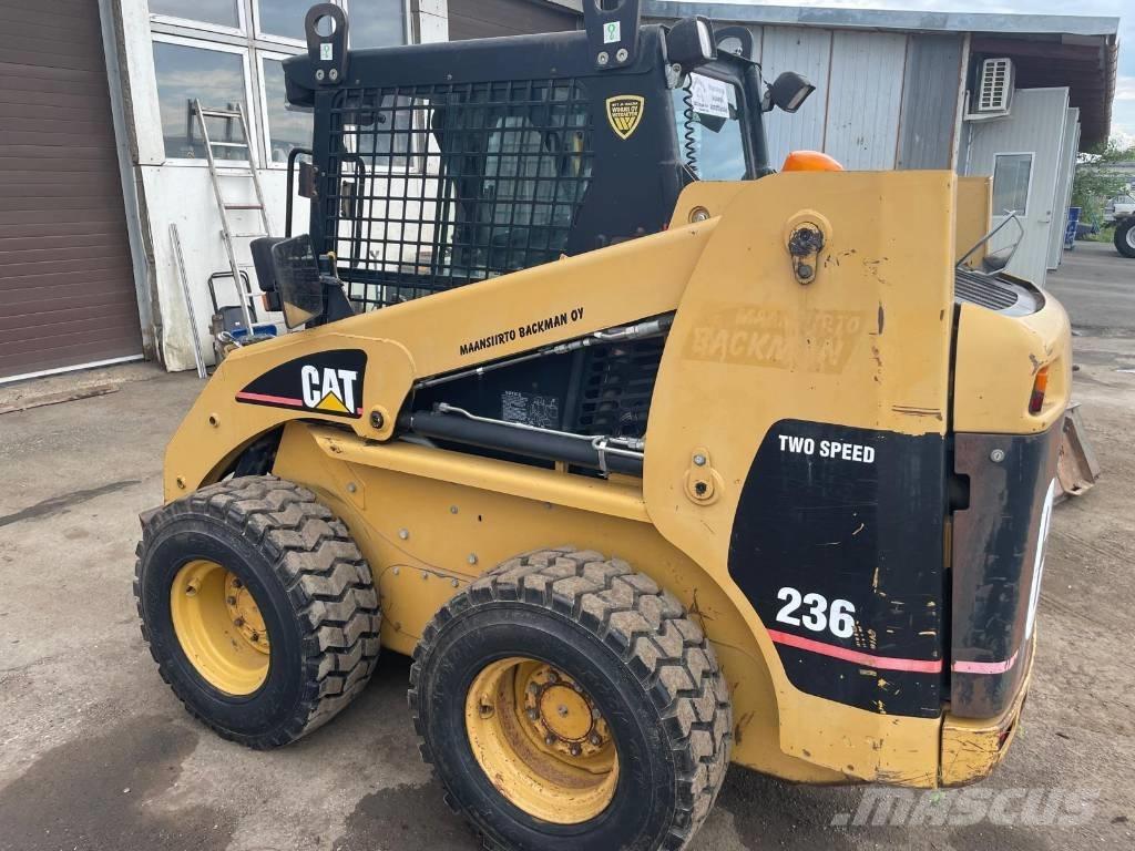 CAT 236 Chargeuse compacte