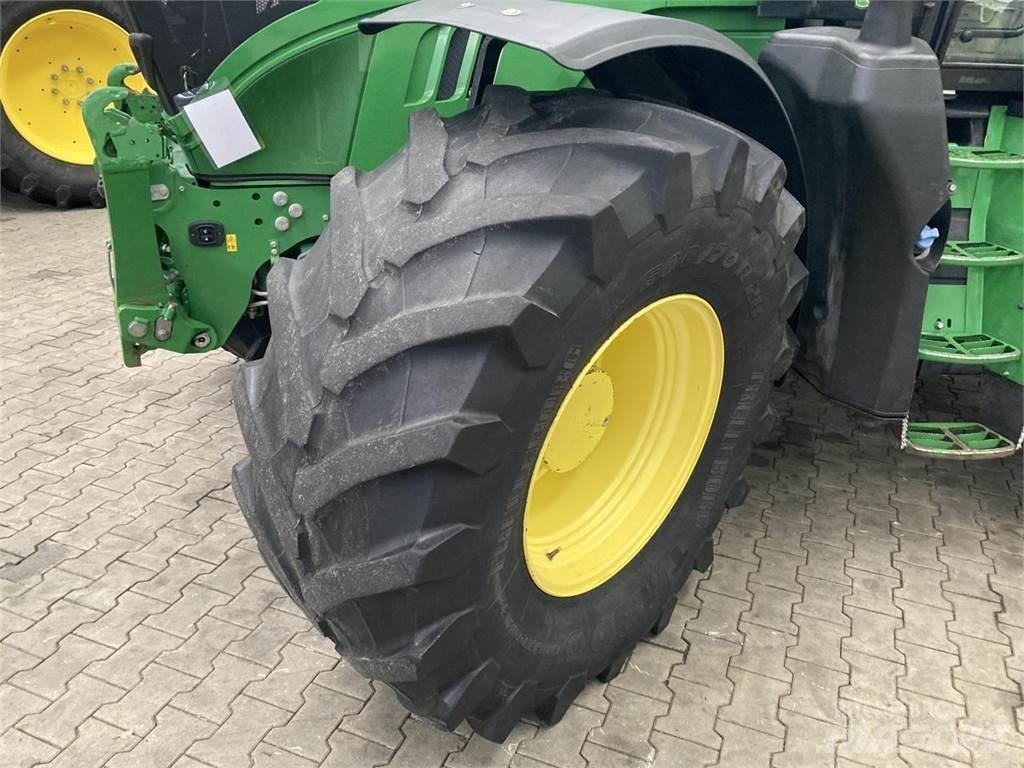 John Deere 6215R Tracteur