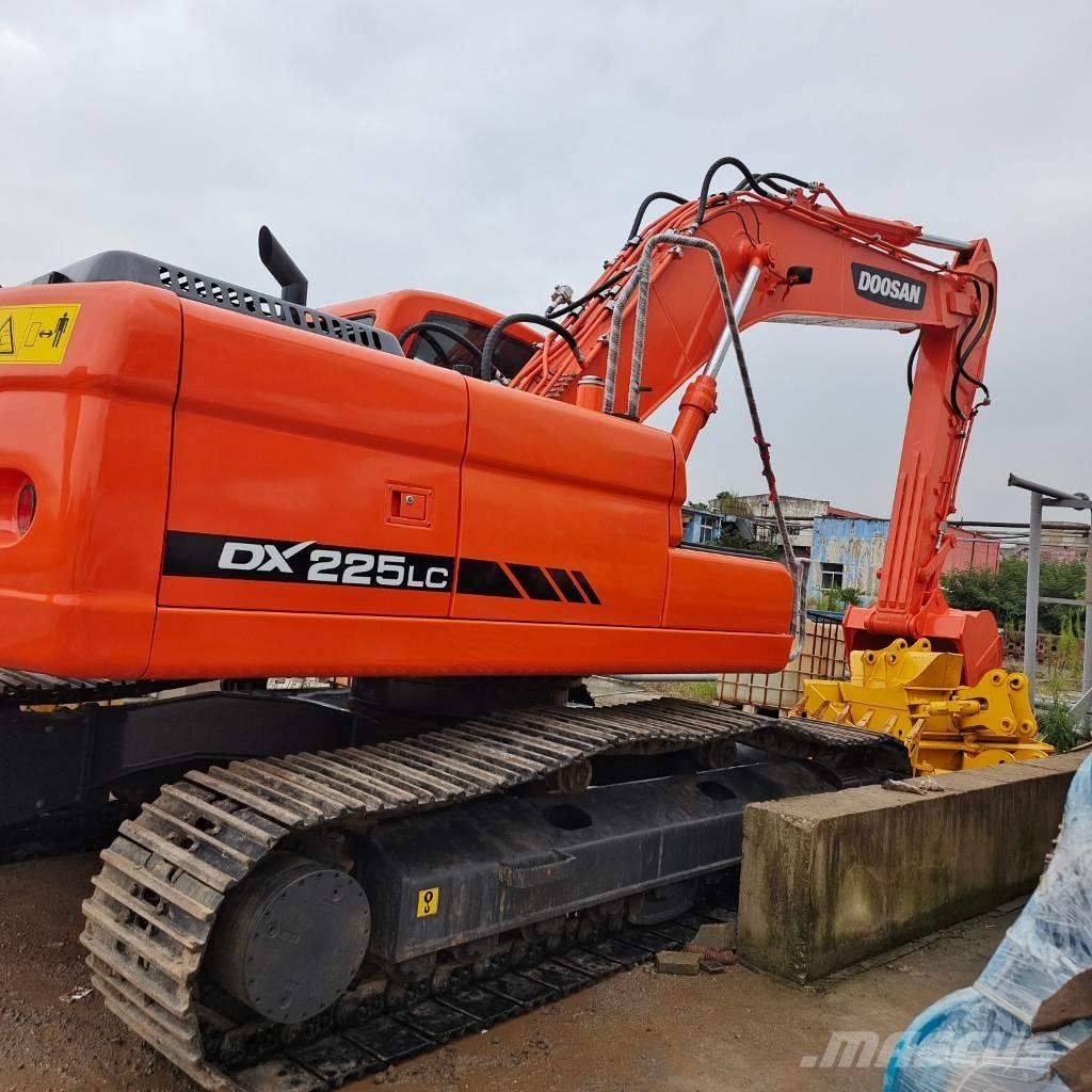 Doosan DX 225 Pelle sur chenilles
