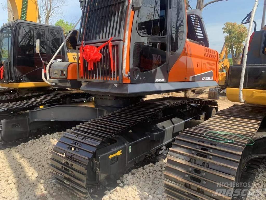 Doosan DX 225 Pelle sur chenilles