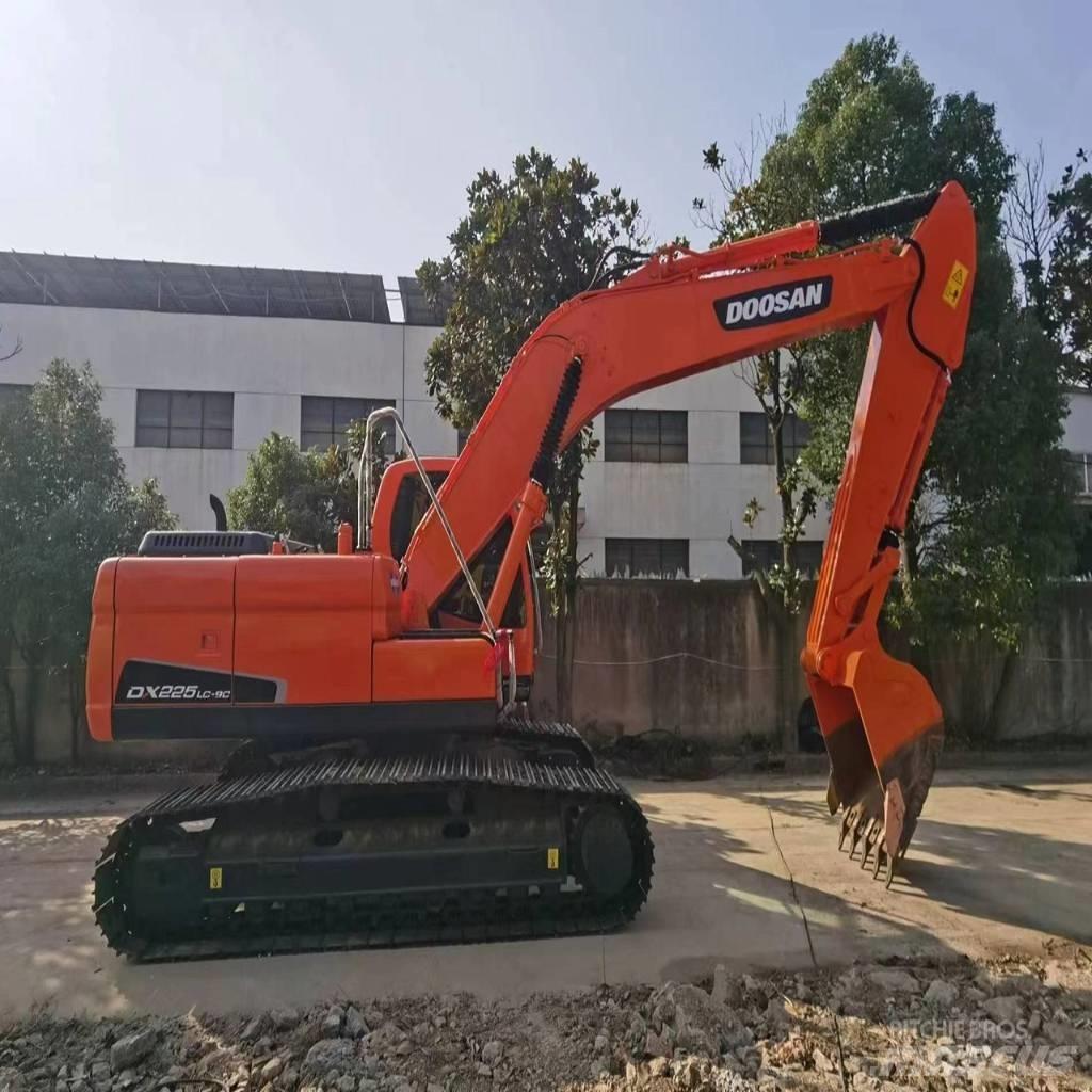 Doosan DX225LC-9C Pelle sur chenilles
