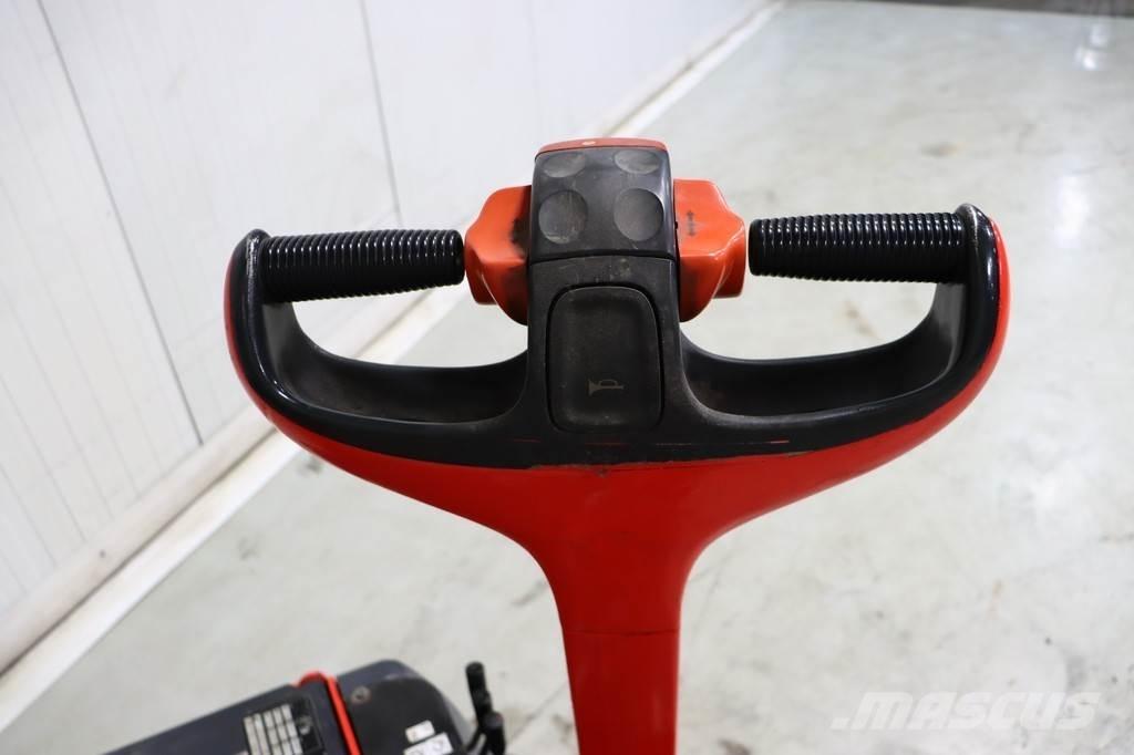 Linde L12AC Gerbeur accompagnant