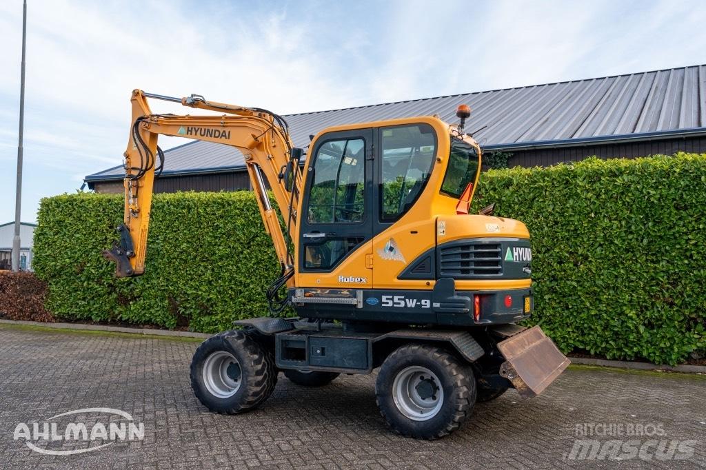 Hyundai R55W-9A Pelle sur pneus