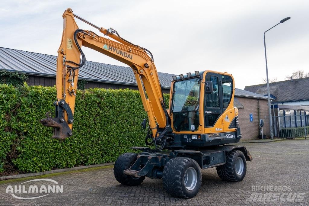 Hyundai R55W-9A Pelle sur pneus
