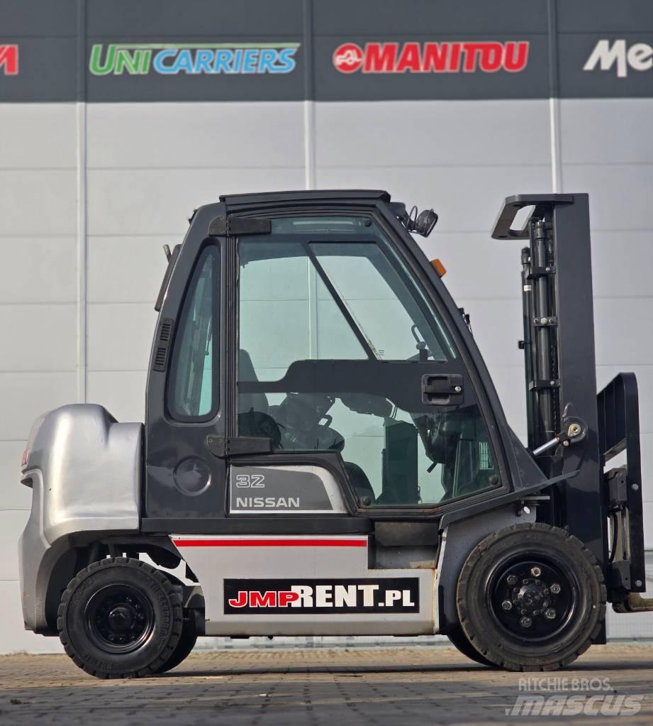 Nissan FGD02 A 32 Q Chariots GPL