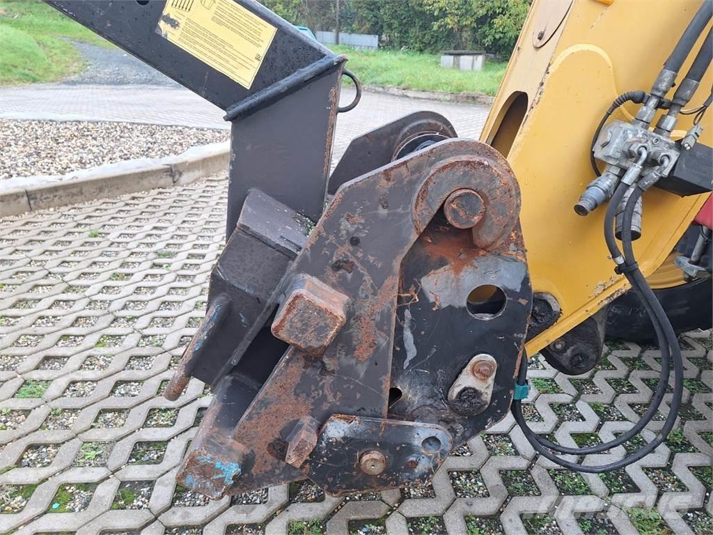 CAT TH 407 AG 4X4 Autre fourgon / utilitaire