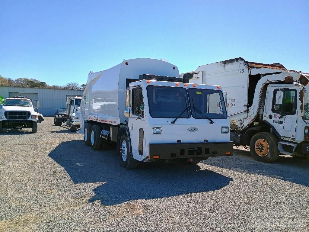  2011 Crane Carrier Camion poubelle