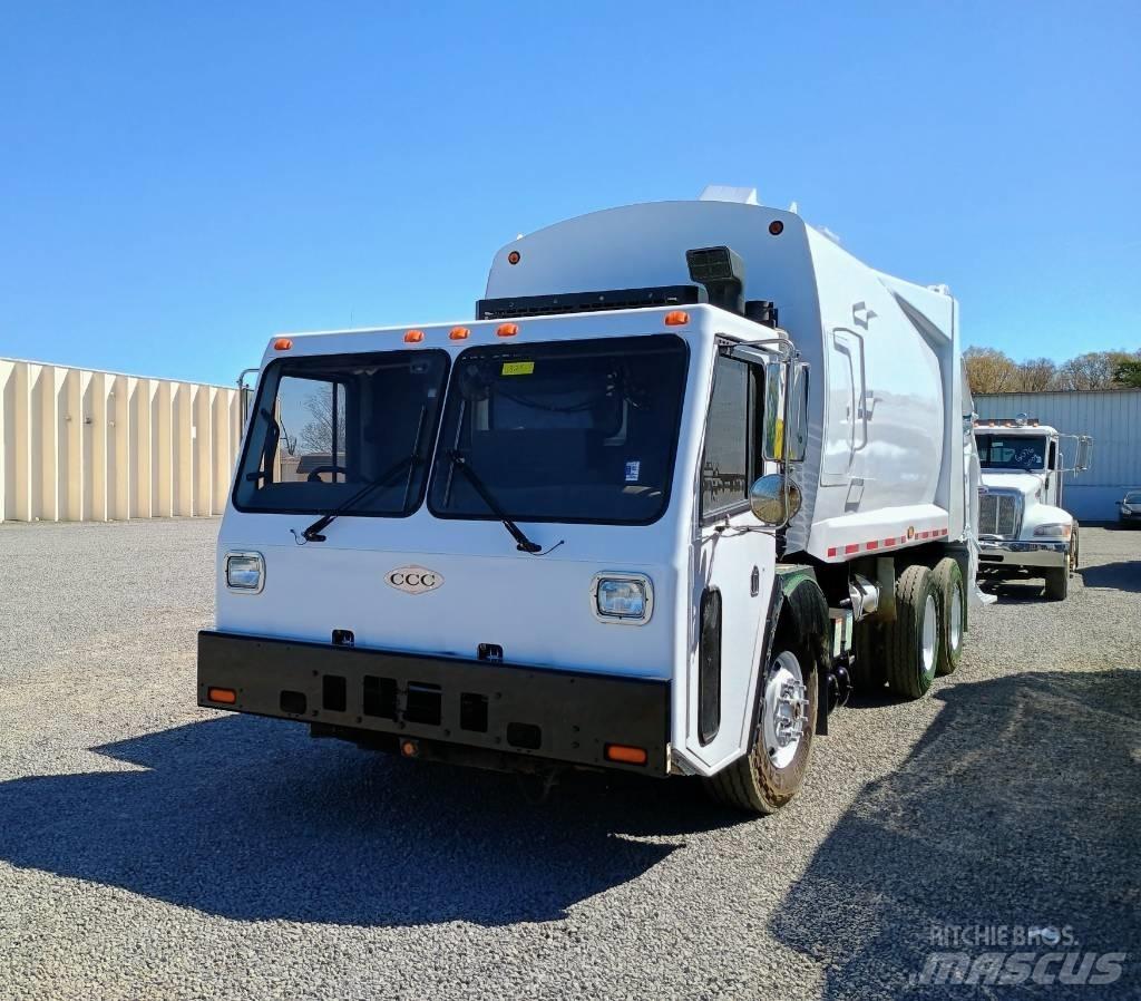  2011 Crane Carrier Camion poubelle