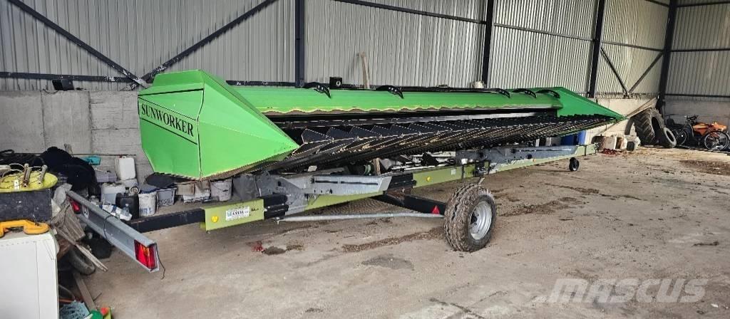 CLAAS Tucano 440 Moissonneuse batteuse