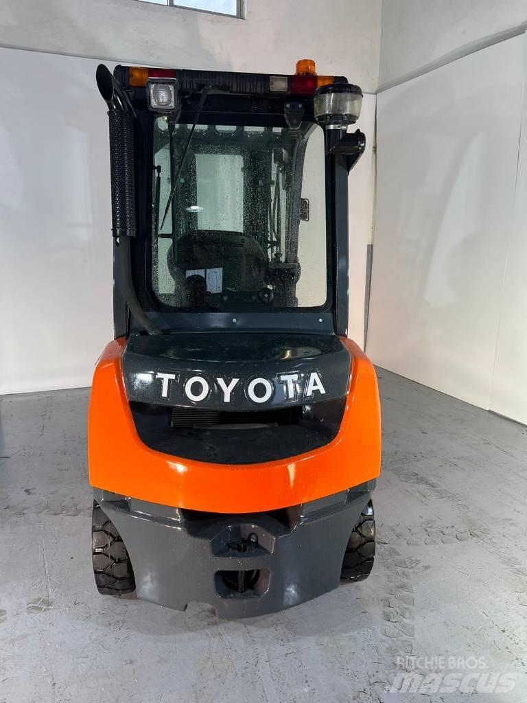 Toyota 02-8 FD F 25 Chariots diesel