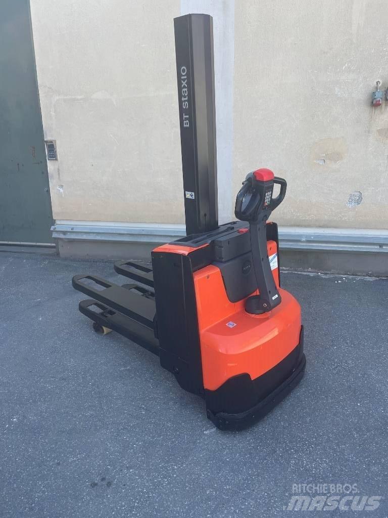 BT SWE080L Gerbeur accompagnant