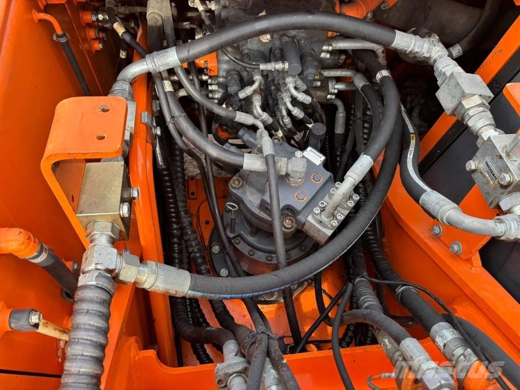 Doosan DX 225 LC Pelle sur chenilles