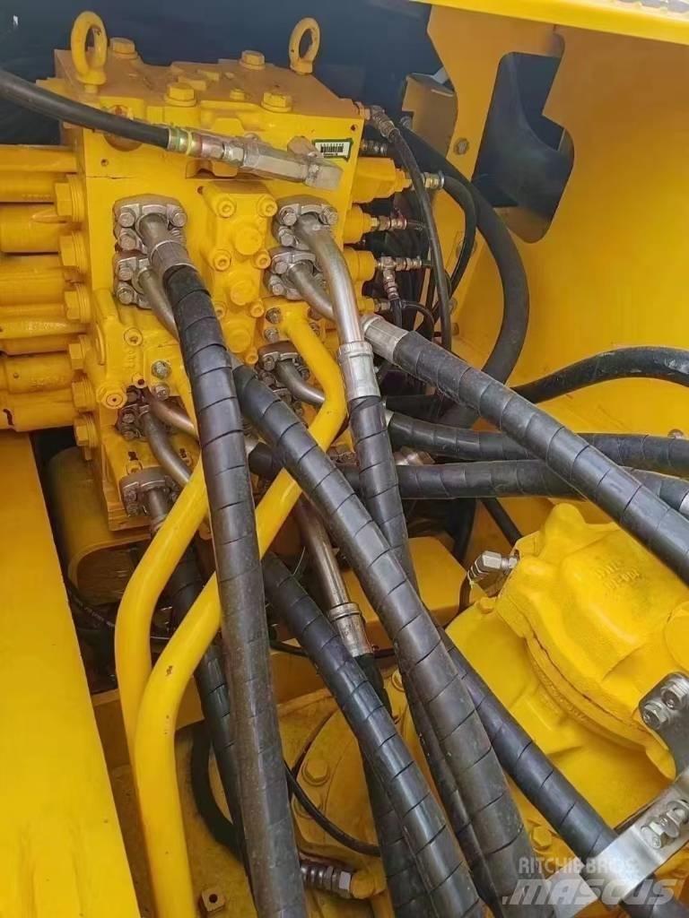 Komatsu 240LC-8 Pelle sur chenilles
