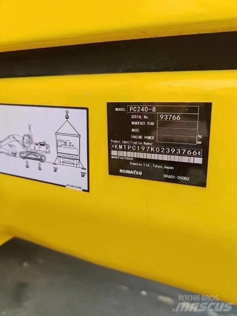 Komatsu 240LC-8 Pelle sur chenilles