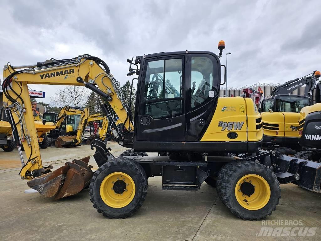 Yanmar B 95 W Pelle sur pneus