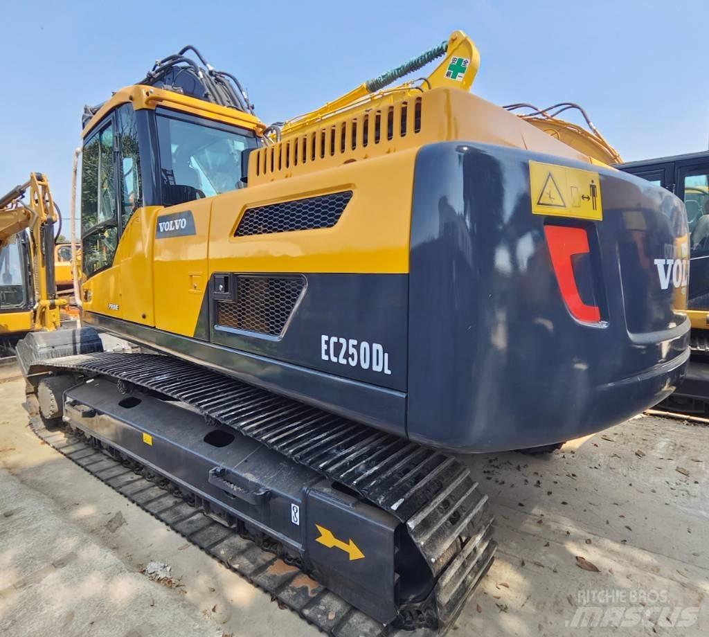 Volvo EC 250 D L Pelle sur chenilles