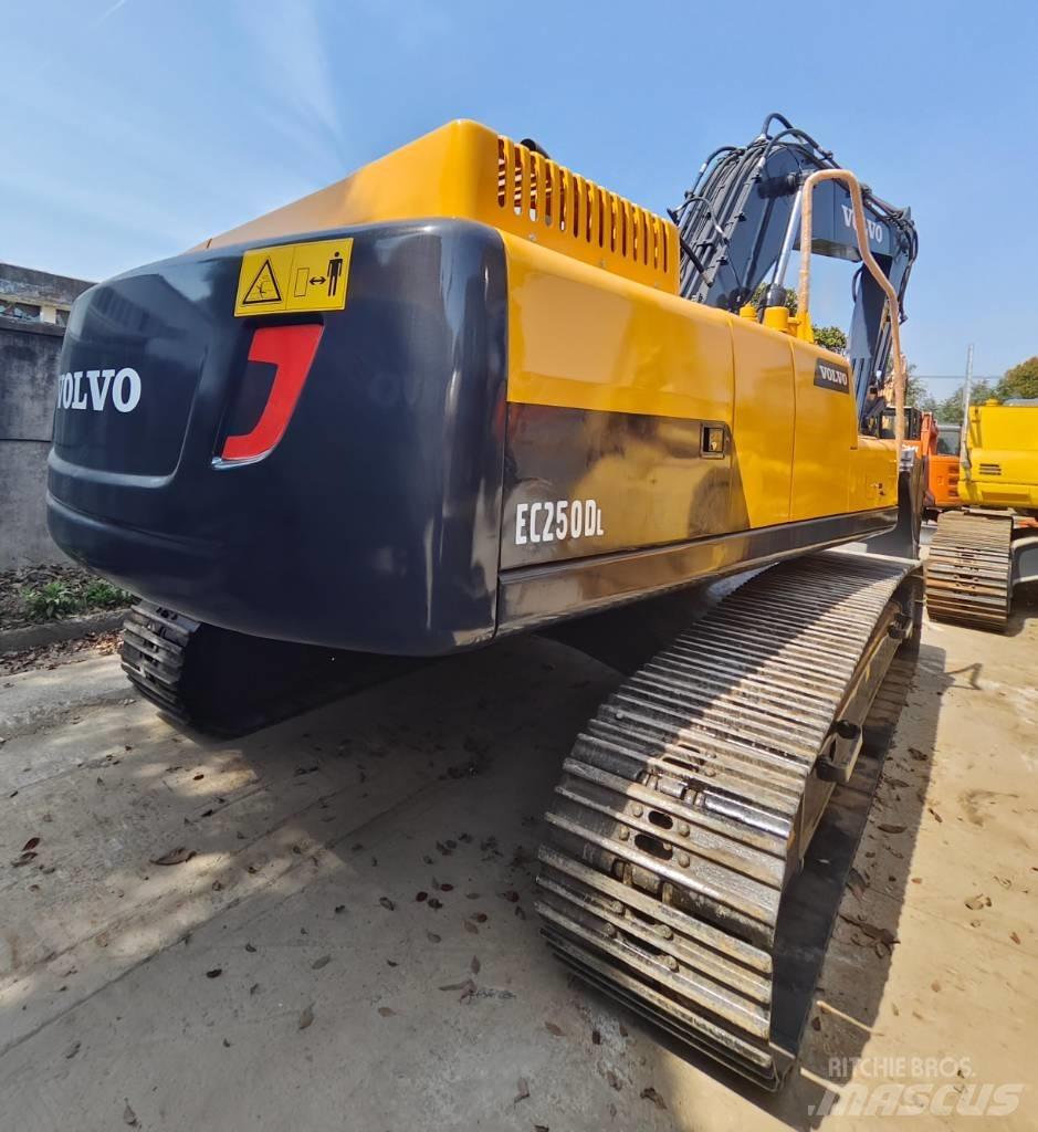 Volvo EC 250 D L Pelle sur chenilles