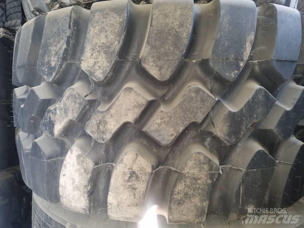 Goodyear GP-4D Pneus, roues et jantes