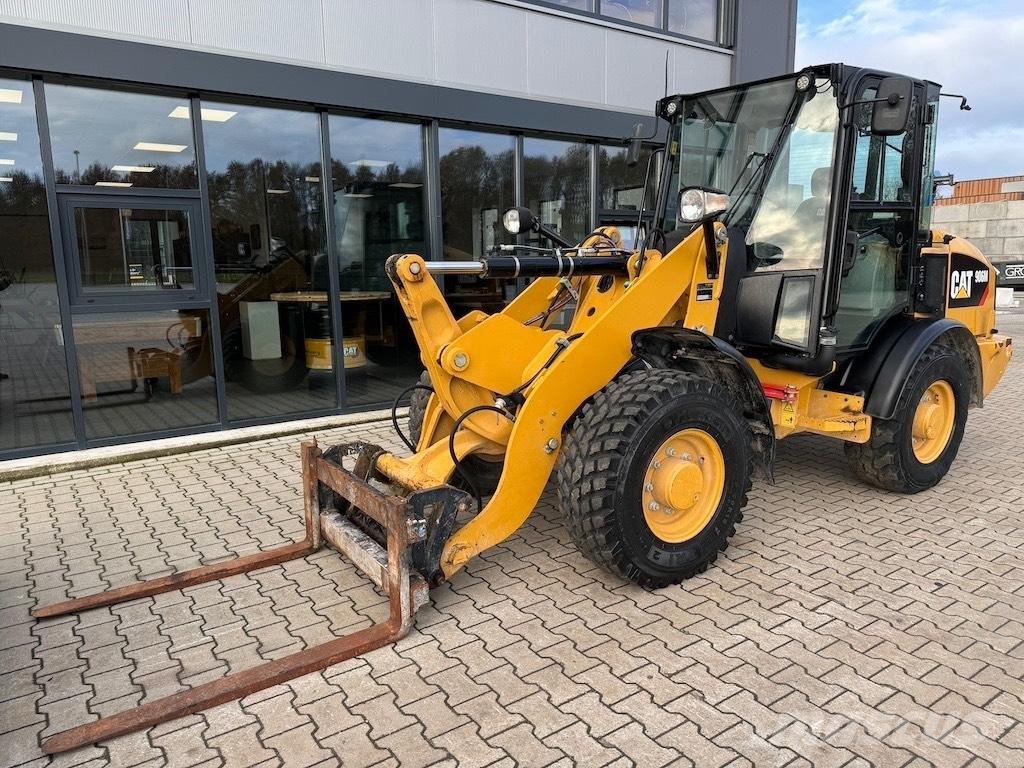 CAT 906M Chargeuse sur pneus