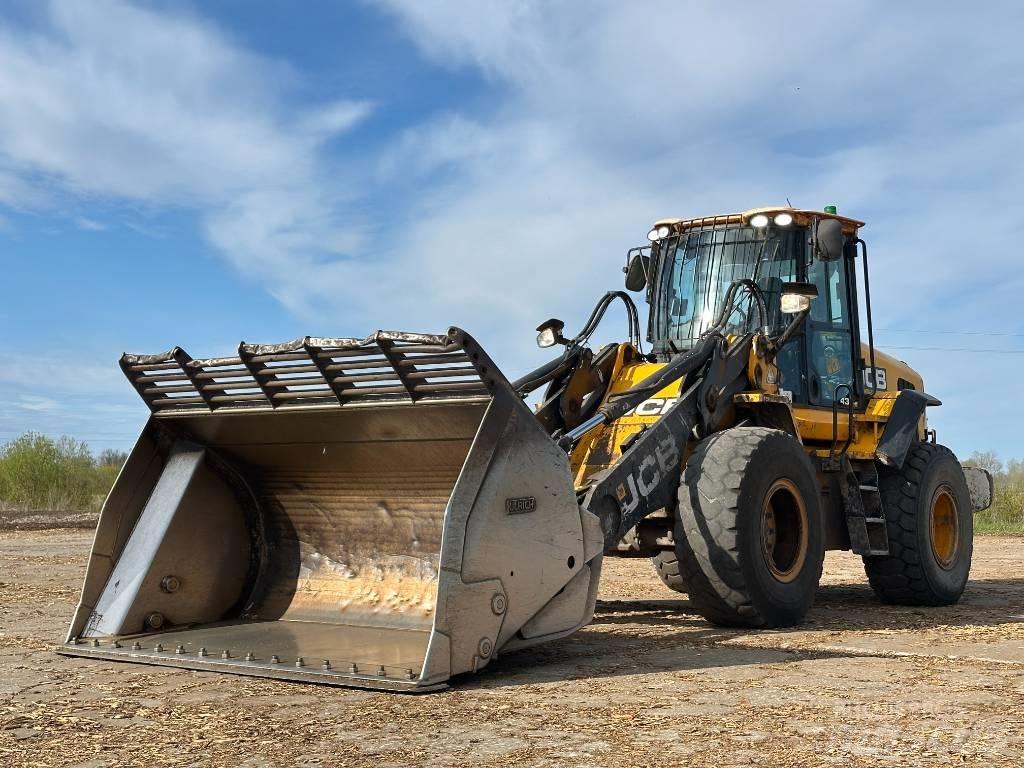 JCB 437 HT Chargeuse sur pneus