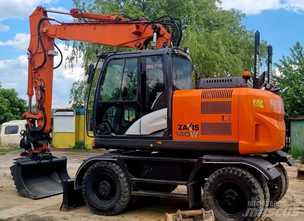Hitachi 140W Pelle sur pneus